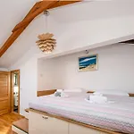 Mihaela By Interhome Vikendica *