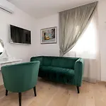Mihaela By Interhome Vikendica *