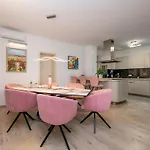 Mihaela By Interhome Vikendica